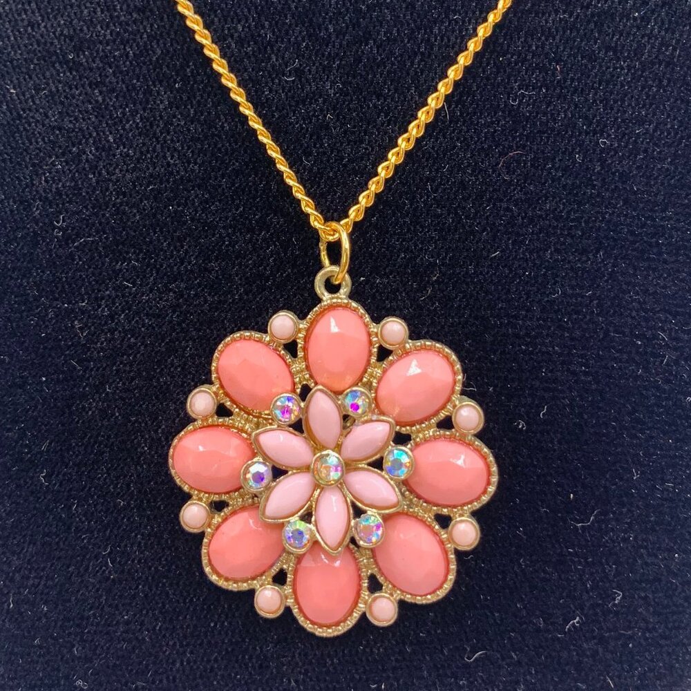 GOLD NECKLACE W PINK STONE PENDANT